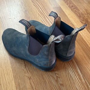 Men’s size 9.5 Blundstone boots
